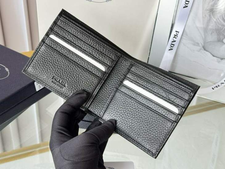 Picture of Prada Wallets _SKUfw215513783fw